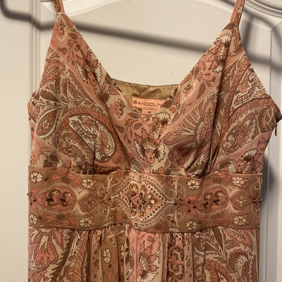 Bandolino Dresses & Skirts - Bandolino spaghetti strap chiffon overlay dress. Size 14